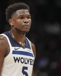 难救主！爱德华兹28中11&amp;罚球12中11 空砍38分外加8板3助2断